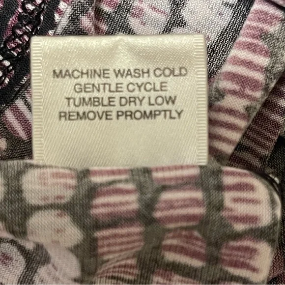 Van Heusen Women’s XL Purple and Gray Patterned Sleeveless Blouse with Ruffle - Picture 6 of 9